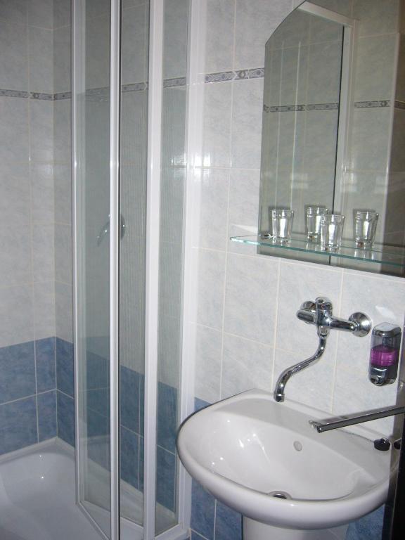 Hotel Posta Benesov  Buitenkant foto