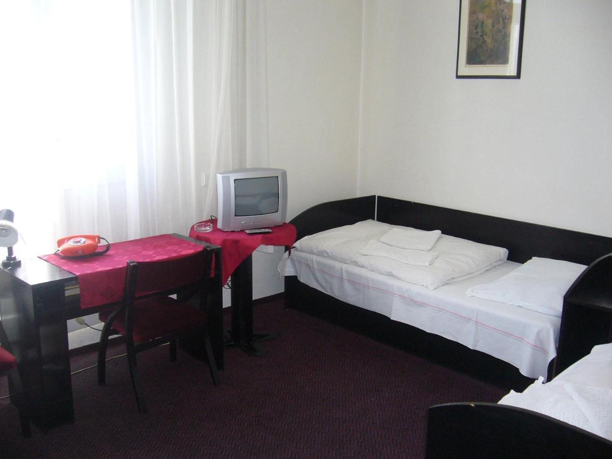 Hotel Posta Benesov  Kamer foto