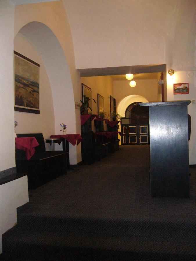 Hotel Posta Benesov  Buitenkant foto