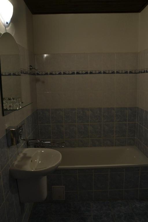 Hotel Posta Benesov  Buitenkant foto