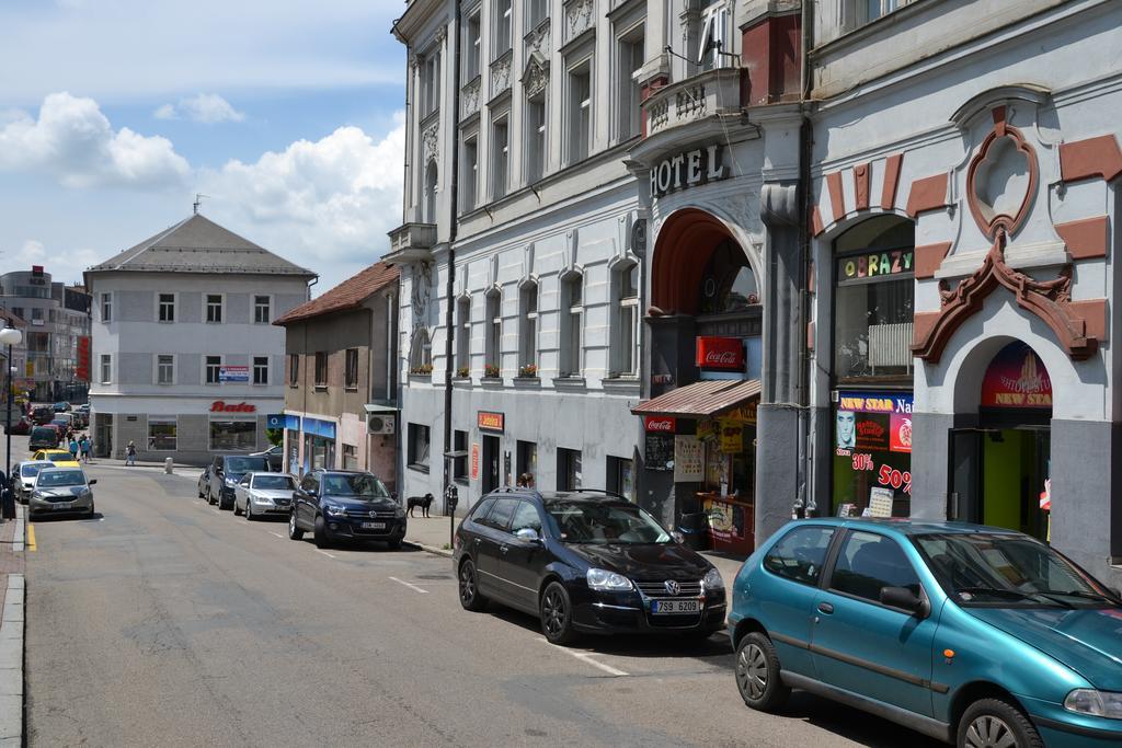 Hotel Posta Benesov  Buitenkant foto