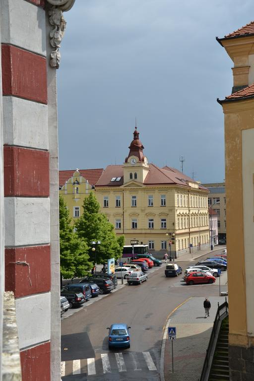 Hotel Posta Benesov  Buitenkant foto