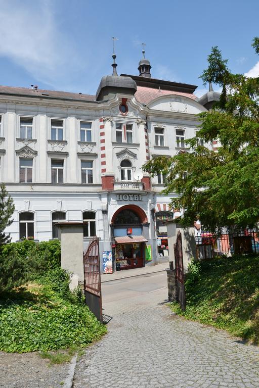 Hotel Posta Benesov  Buitenkant foto