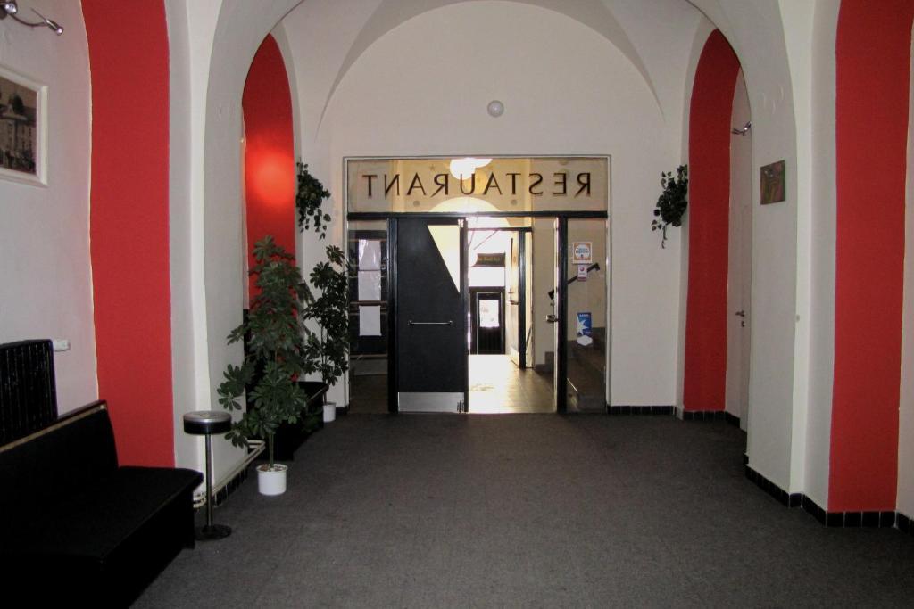 Hotel Posta Benesov  Buitenkant foto